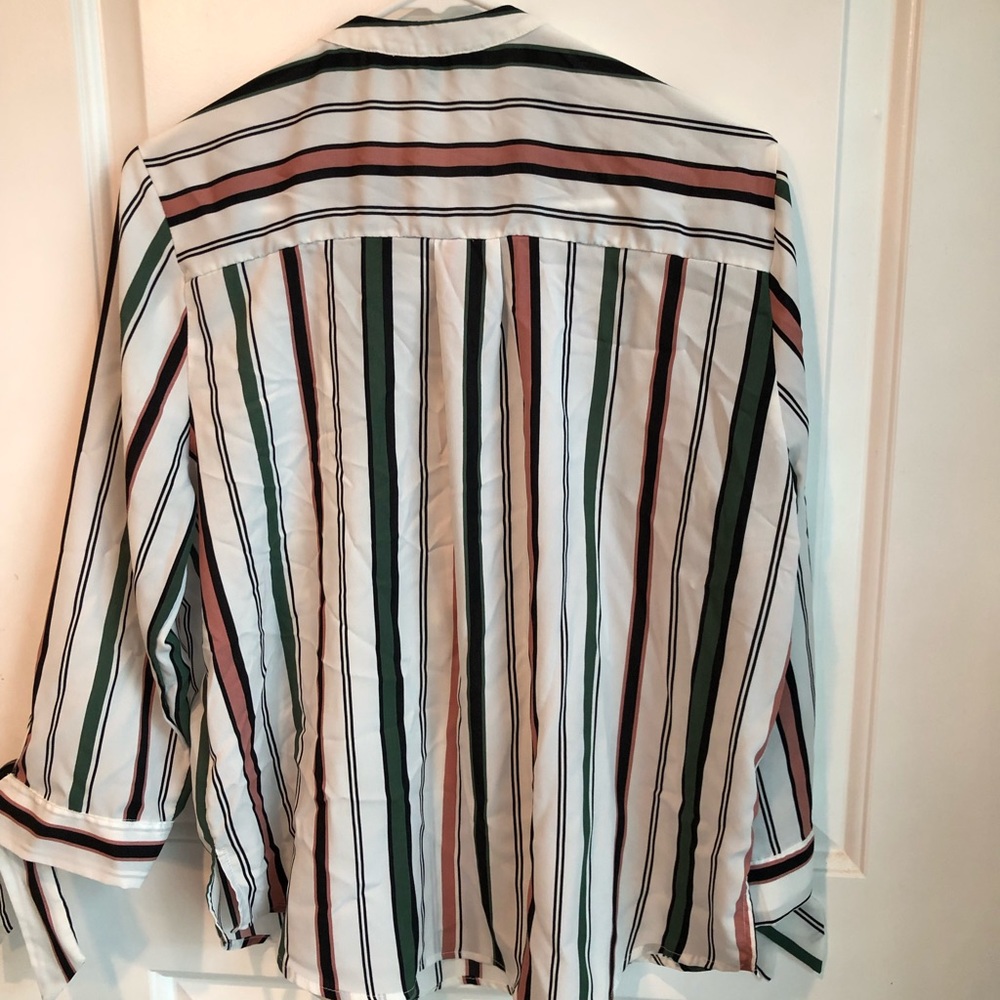 Blouse 👚 🛍 - Picture 2 of 2